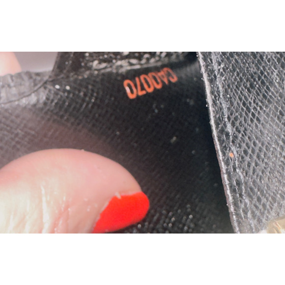 LOUIS VUITTON Key Case M63822 Epi Leather Black 4 Key Holder Multicle Noir matte - Picture 8 of 8